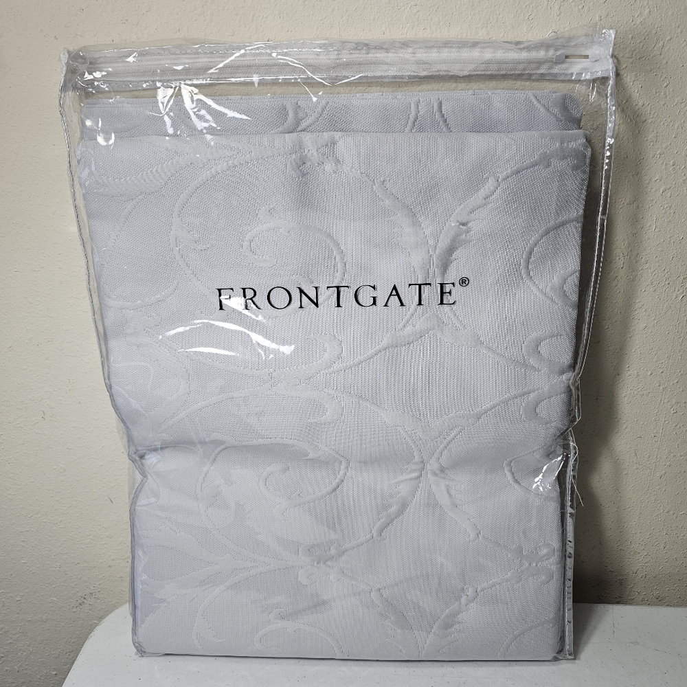 Frontgate Egyptian Cotton Flourish Matelasse Quilt Coverlet Queen Size 96X98 FOG